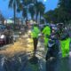 Hujan Deras Rendam Pekanbaru, Dirlantas Polda Riau Pimpin Langsung Urai Kemacetan dan Bantu Pengendara