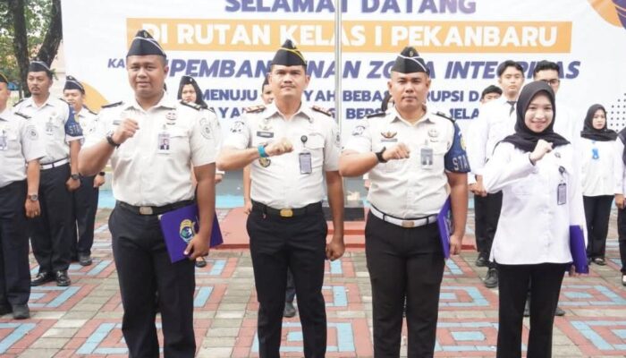 Awali Pekan dengan Semangat, Rutan Pekanbaru Gelar Apel Pagi dan Berikan Penghargaan Pegawai Bertuah