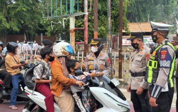 Polda Sumbar Bagikan Masker kepada Masyarakat Sebagai Wujud Kepedulian Terhadap Kesehatan Publik