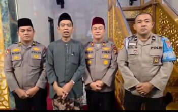 Dukung Program Kapolsek Tapung Hilir, Ustadz Abdul Somad Ajak Anak-Anak Bebas Buta Aksara Al-Qur’an