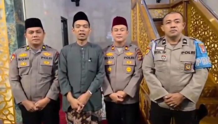 Dukung Program Kapolsek Tapung Hilir, Ustadz Abdul Somad Ajak Anak-Anak Bebas Buta Aksara Al-Qur’an