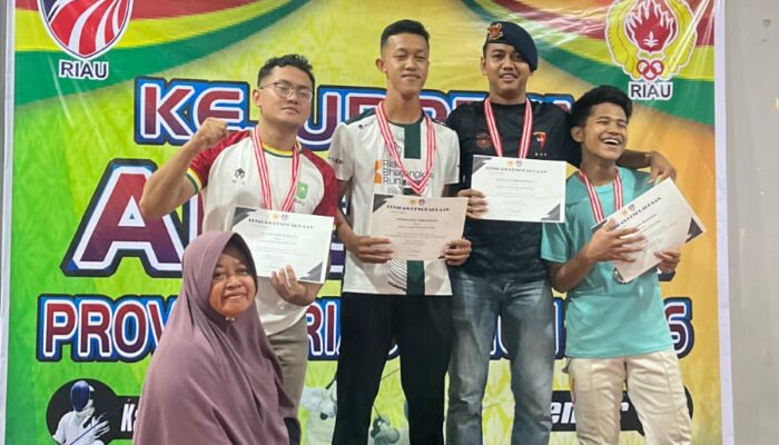 Dua Personel, Tiga Prestasi! Baja 53 Satbrimob Polda Riau Bersinar di Kejurprov Anggar 2026
