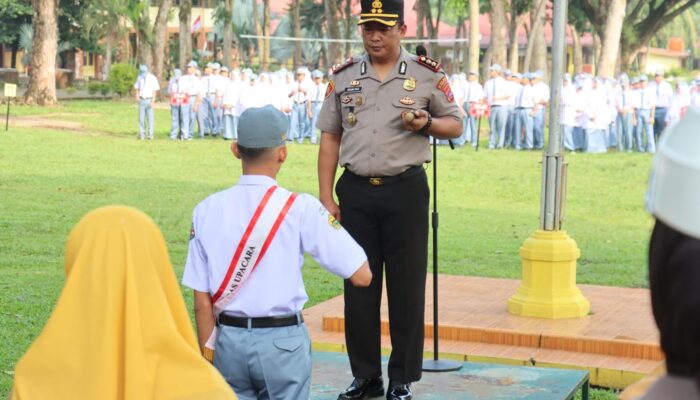 Bertindak Selaku Pembina Upacara, Kapolres Pasaman Barat Beri Arahan Kepada Ratusan Murid SMA 1 Pasaman